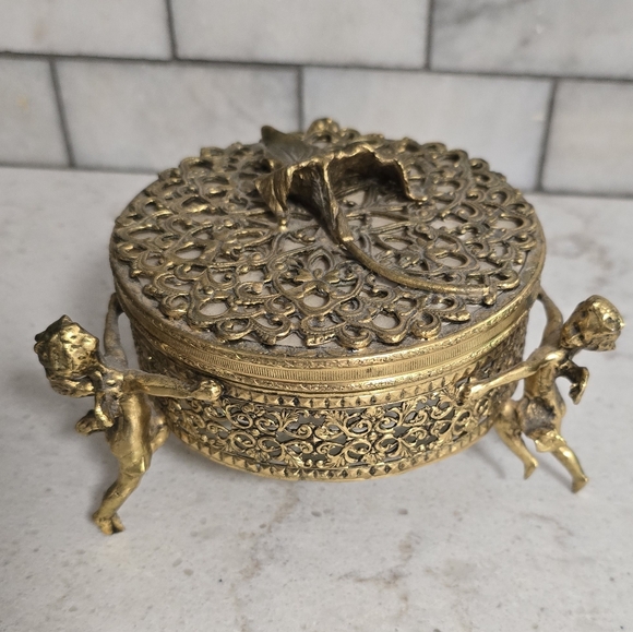 Vtg. Ormolu Gold Filigree Cherub Powder Box Glass Insert Jewlery Trinket Box